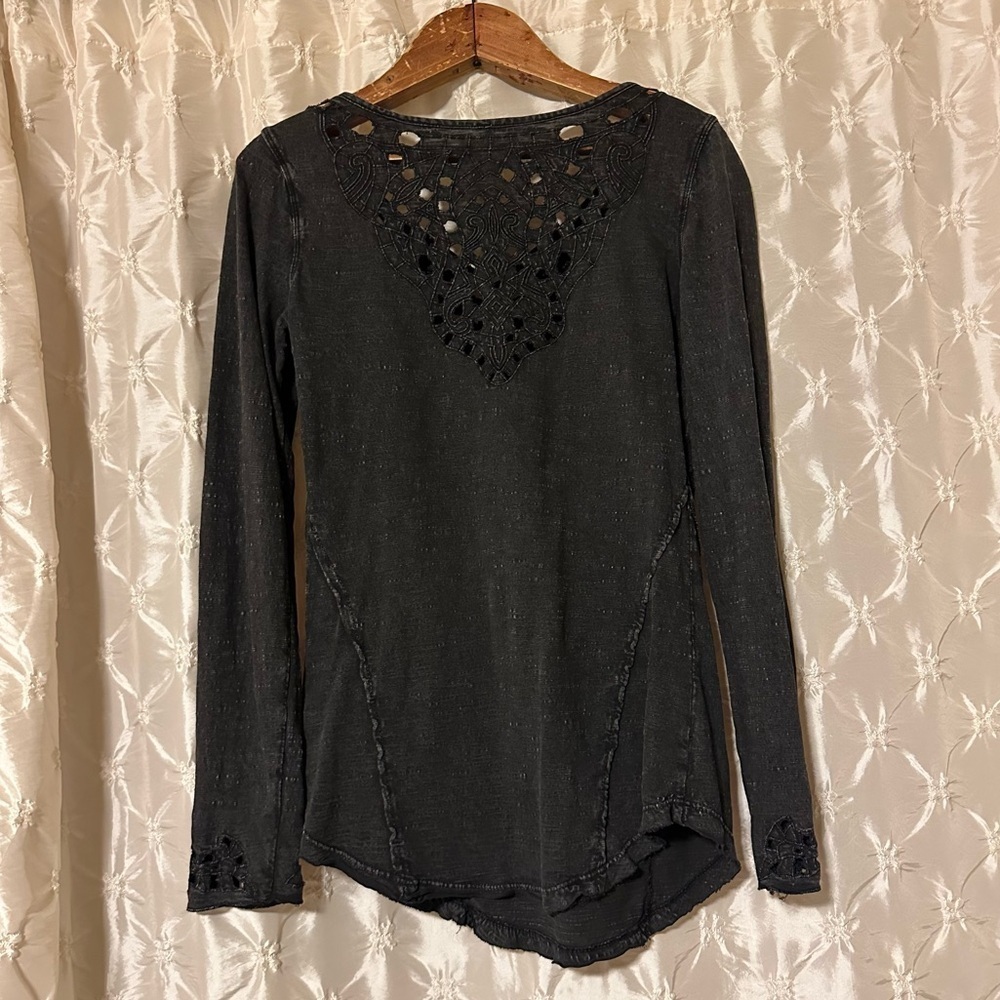 Free People Luna Long Sleeve Henley Shirt Boho Cut-Out Top Distressed Black Gray - Picture 5 of 14
